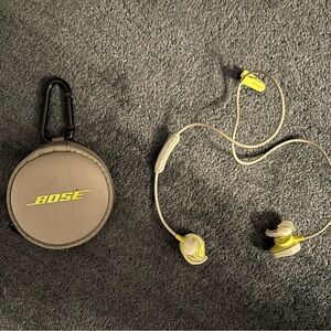 Bose sports Earbuds in-ear yellow and gray.  GUC